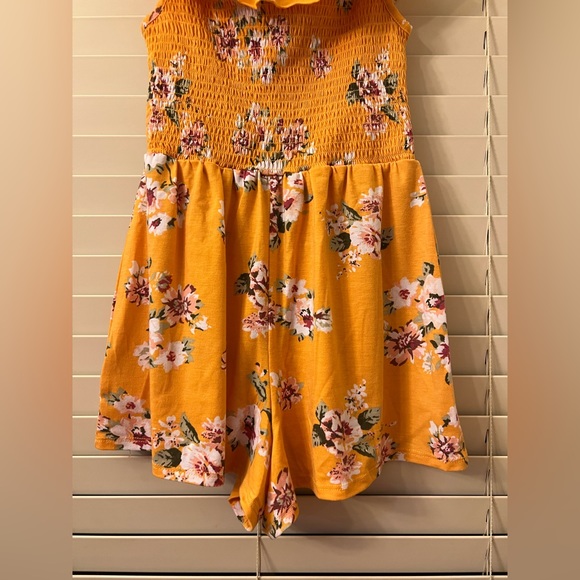 Francesca's Floral Off Shoulder Smocked Romper Juniors Size MEDIUM, Runs Small! - Picture 9 of 14